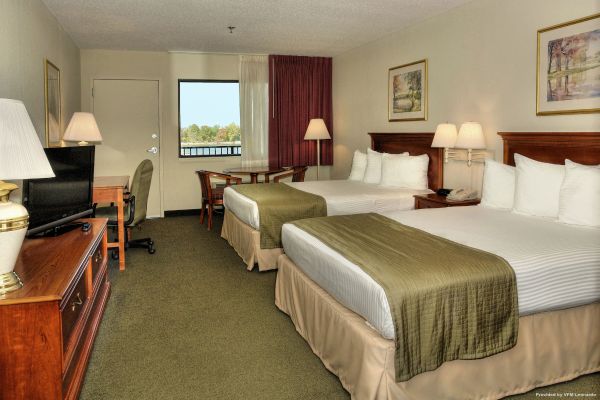 MAGNUSON HOTEL ON THE LAKE-CLARKSVILLE (Clarksville)